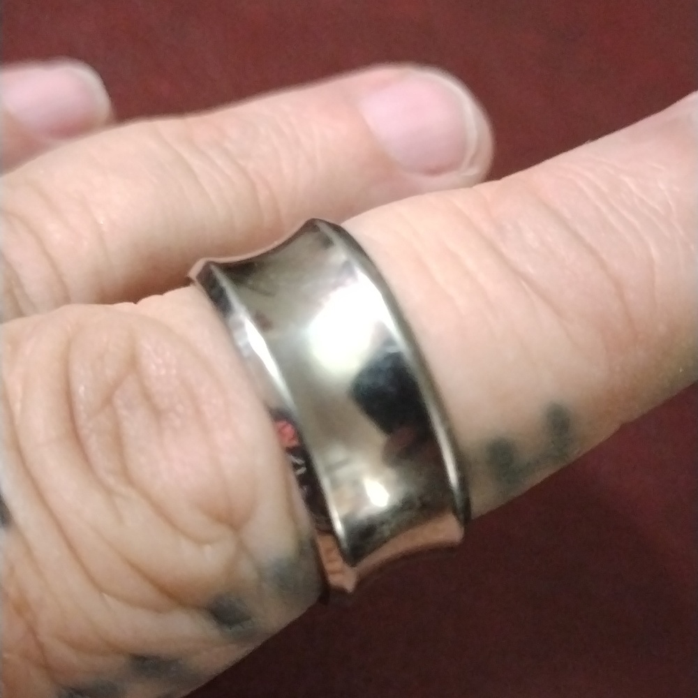 Mens titanium ring